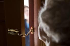 Crime reporter reveals tactics burglars use to vet homes before breaking in — including one common trap homeowners fall for