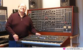 John Bowen – Entwickler des SOLARIS Synthesizers | GreatSynthesizers - John-Bowen-Solaris-Smiling