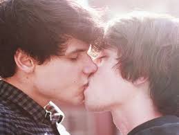 Résultat de recherche d'images pour "gay teens having a kiss"