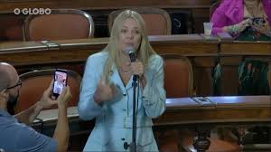 Vereadoras batem boca sobre homenagem à cantora Ludmilla em Niterói: 'Parece que é crime no Brasil ser branco'; vídeo
