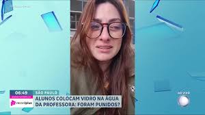 Alunos são suspensos após colocarem lâmina de vidro no copo de uma professora no interior de SP