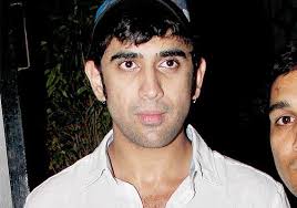 Post injury, Amit Sadh cans climax scene for &#39;Guddu Rangeela&#39;. [ Updated 20 May 2014, 19:03:18 ]. Post injury, Amit Sadh cans climax scene for &#39;Guddu ... - amit-sadh-film