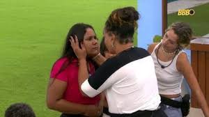 Chaiany se emociona após Duelo de Risco, e Solange Couto a apoia: 'Toma aqui força de mãe'