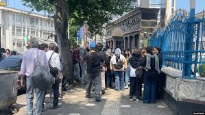 دانش‌آموزان در چند شهر ایران در اعتراض به قوانین کنکور تجمع کردند