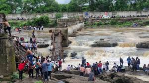 Bridge at popular tourist spot in Pune collapses, several swept away | Latest News India – Hindustan Times