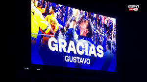 Vélez vs. Independiente: Gustavo Quinteros recibió un reconocimiento en el Amalfitani