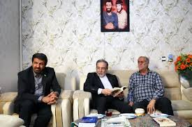 دیدار عراقچی با خانواده شهیدان حاجی‌بابایی در همدان|موج