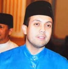 COM, KOTA BAHRU - Mantan suami Manohara, Pangeran Fakhry, ditahan oleh polisi di luar Istana Mahkota, Kubang Kerian, Kota Bharu, Selasa (4/5/2010) malam. - Pangeran_Fakhry1