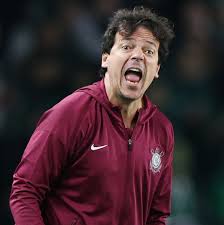 Diniz cita erros e vê Memphis na função de Yuri Alberto: 'É uma possibilidade'