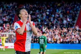 Ueda in trek: vier Premier League-clubs volgen Feyenoord-spits