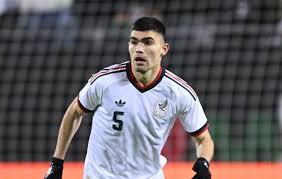 Johan Vásquez, el líder defensivo de México que brilla en Europa rumbo al Mundial 2026