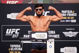 Arman Tsarukyan is aware of injury concerns in Tony Ferguson clash despite White House backup role
