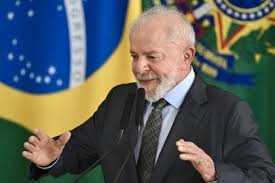 Lula promete ampliar ensino técnico e defende investimento em educação para redução da violência