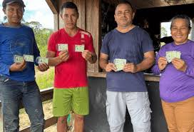 Comunidade ribeirinha no alto rio Macauã recebe Carteiras de Identidade Nacional gratuitas