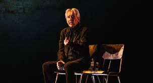 El homenaje de José Sacristán a su amigo Fernán Gómez en 'El hijo de la cómica': el arte de escuchar