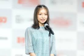 一ノ瀬瑠菜が「FLASH」表紙に！18歳の最強ヒロイン、水着姿で魅せる