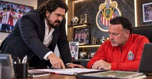 Amaury Vergara le habría puesto una condición a Gabriel Milito para seguir en Chivas