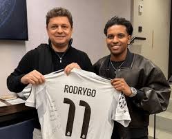 Presidente do Cuiabá visita Santiago Bernabéu e posa ao lado de Rodrygo