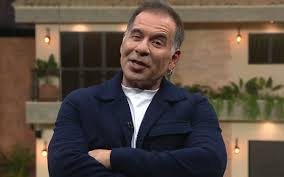 Leandro Hassum escorrega e usa termo do BBB ao vivo na Casa do Patrão