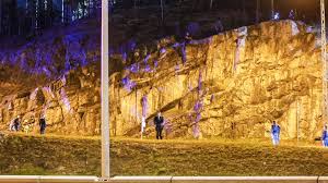 BILDEXTRA: Här omringar poliserna den misstänkte