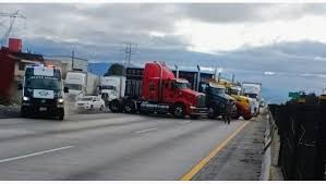 Bloquean autopista Esperanza-Puebla; cierran circulación en Acatzingo