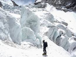 Mount Everest: Gewaltiger Eisbrocken blockiert Route durch Khumbu-Eisfall