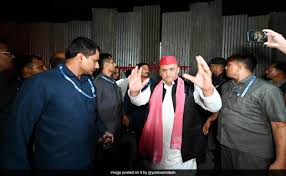 Tensions Rise in Lucknow as Akhilesh Yadav Faces Barricades at Jai Prakash Narayan International Centre