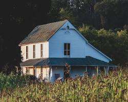 Image of farmhouse surrounded by fields