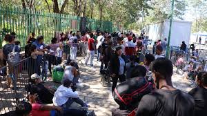 Migrantes cubanos deportados están varados en México tras sufrir malos tratos en centros de detención de EE.UU., dice HRW