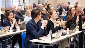 Hyvinvointialueen yllättävä päätös: johtotehtävään valittiin eläköityneen johtajan poika – palkka lähes 10 000 euroa