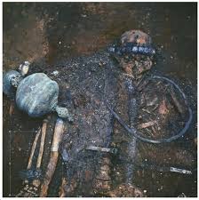 Imported and Native Remedies for a Wounded “Prince”: Grave Goods from the Chungul Kurgan in the Black Sea Steppe of the Thirteenth Century in: Medieval Encounters Volume 18 Issue 4-5 (2012)