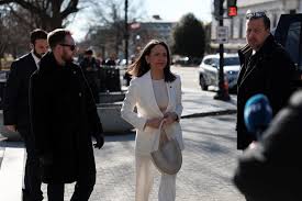 Venezuela live: Opposition leader Machado says she presented Trump with her Nobel Peace Prize medal