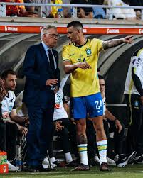 عاجل.. أنشيلوتي يفاجئ روجير إيبانيز في منتخب البرازيل قبل كأس العالم