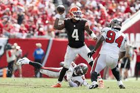 Browns-Bucs hit lightning delay with 2:00 left in fourth quarter — NBC Sports