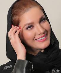 قاب خانوادگی متین ستوده در کنار پدر و مادرش