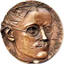 Medal commemorating 100th anniversary of the arrival of James Joyce in Trieste (ANS 2005.17.1, gift of Giulio Bernardi). - 2005.17.1