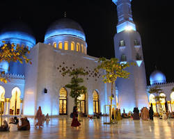 Gambar Masjid Sheikh Zayed Solo Main Entrance Gate