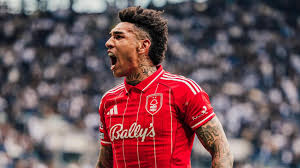VÍDEO | Ex-Botafogo, Igor Jesus marca de pênalti pelo Nottingham Forest contra o Chelsea