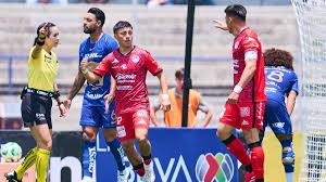 Arde el Pumas vs. Mazatlán: Katia Itzel García y la jugada que desató la polémica