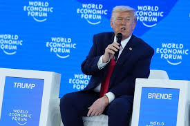 Trump insiste na compra da Gronelândia. CEO do JPMorgan defende "abrandamento" na adoção da IA