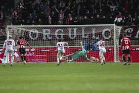 CULTURAL - ATHLETIC | El Athletic sufre para conseguir el pase en León