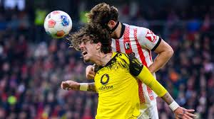 Fußball-Bundesliga - Bremen verliert gegen Stutgart, Unentschieden bei München - Mainz und Freiburg - Dortmund