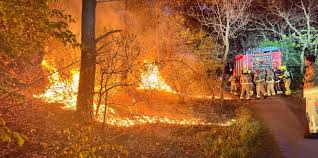 Brand aan Gerard Vethlaan in Nunspeet: brandweer extra alert (video)