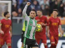 El Betis de Pellegrini le ganó al Valencia y sigue prendido arriba