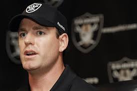 Carson Palmer answers questions after signing with the Oakland Raiders at the team&#39;s NFL football headquarters in Alameda, Calif., Tuesday. - 1018_Palmer_full_600