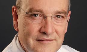 Dr. Eckhard Müller seine Position als Chefarzt im Evangelischen Krankenhaus ...