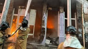 Incêndio atinge casarão onde funciona boate no centro do Rio