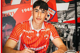 Dinamo a transferat un jucător crescut la academia Barcelonei, La Masia