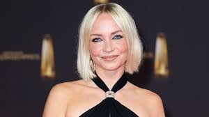 "Ich lese alles!": Janin Ullmann überrascht mit Fan-Beichte