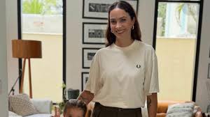Leticia Cazarré impressiona ao surgir com a filha: ‘Parece muito’
